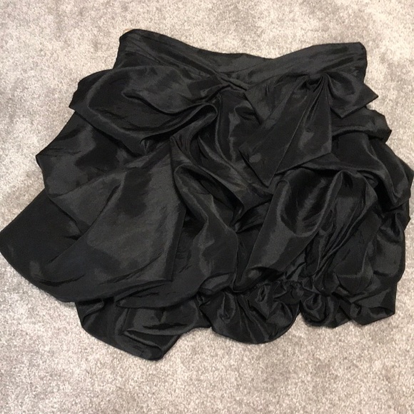 Formal black skirt - Picture 1 of 3